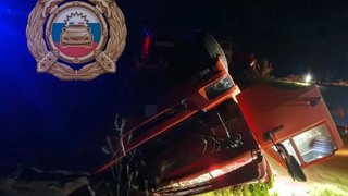 В Саратовской области мужчина погиб при опрокидывании КамАЗа