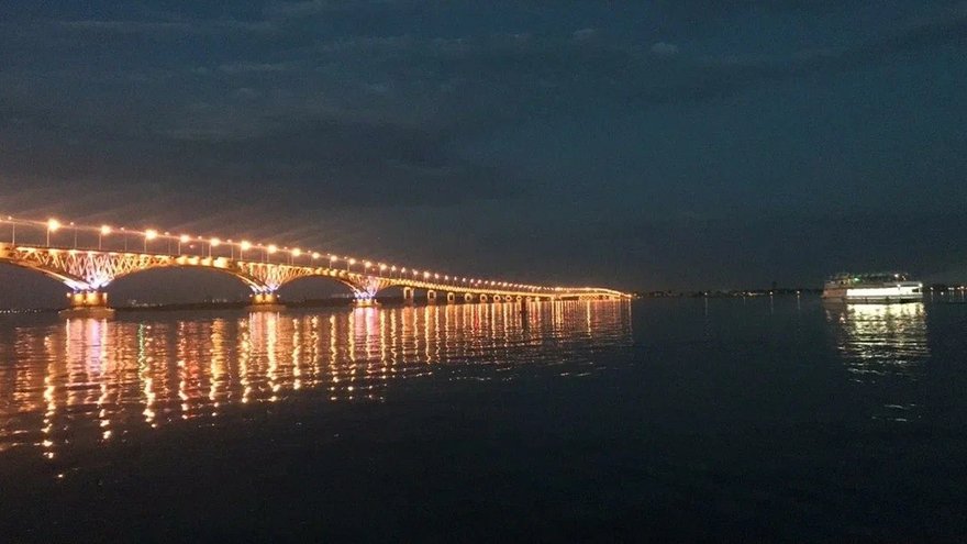 В Волге у Саратова утонул катер: из воды вытащили 5 человек
