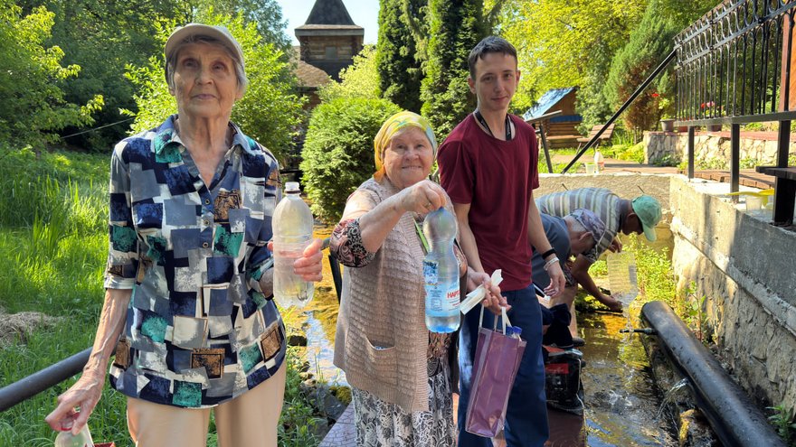 Паломники из Энгельсского дома-интерната съездили к Святому источнику великомученицы Параскевы