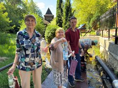 Паломники из Энгельсского дома-интерната съездили к Святому источнику великомученицы Параскевы