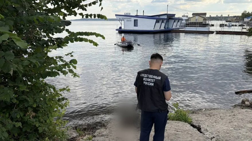 В Саратове из Волги достали тело мужчины