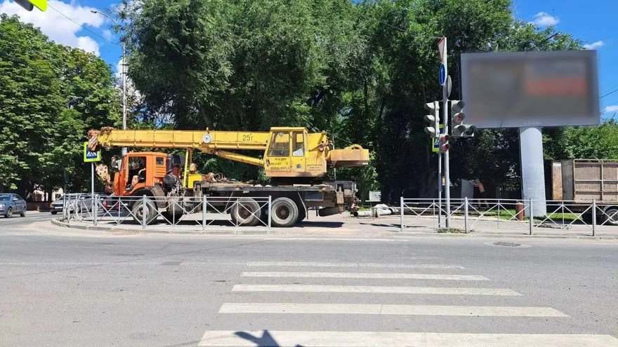Саратов избавили от 101 незаконного рекламного щита