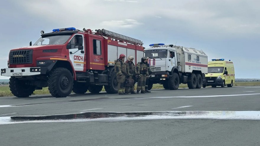 В аэропорту Саратова учились тушить самолет с пассажирами
