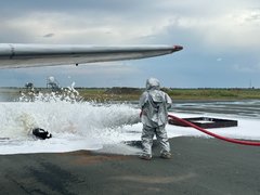 В аэропорту Саратова учились тушить самолет с пассажирами