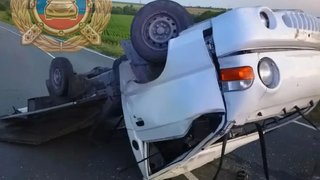 На дороге под Вольском перевернулся Hyundai