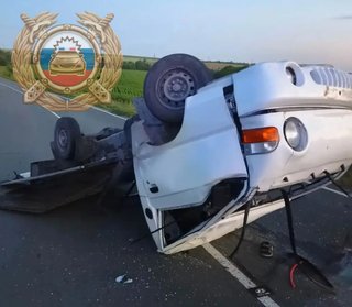 На дороге под Вольском перевернулся Hyundai