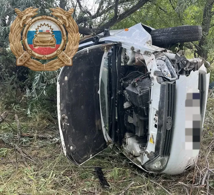 Под Саратовом водитель перевернул Ладу Калину на бок и скончался от травм
