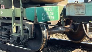 Под Саратовом поезд столкнулся с легковушкой