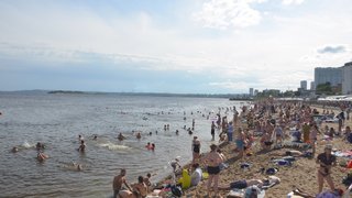 На саратовских пляжах запретят продажу сигарет и жидкости для вейпов