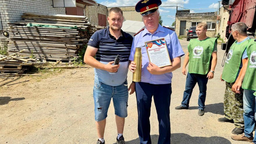 Саратовские следователи отправили гуманитарную помощь бойцам СВО