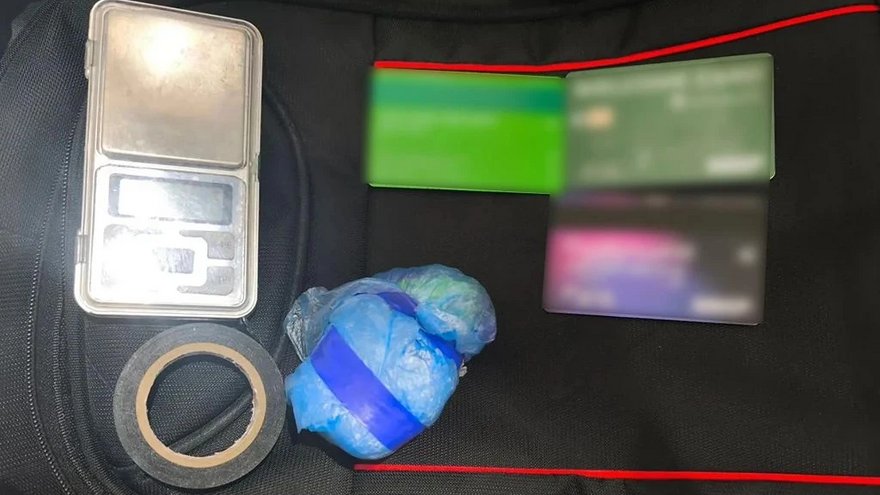 В Энгельсе двух граждан Таджикистана поймали с крупной партией наркотиков