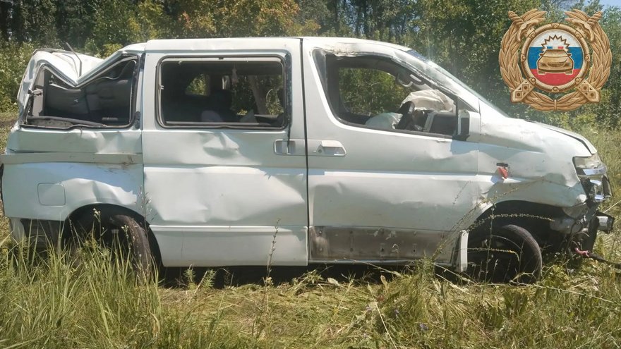 В Саратовской области женщина-водитель пострадала в опрокинувшейся иномарке