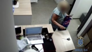 В Саратове пенсионерка с канцелярским ножом напала на 17-летнюю сотрудницу пункта выдачи Ozon