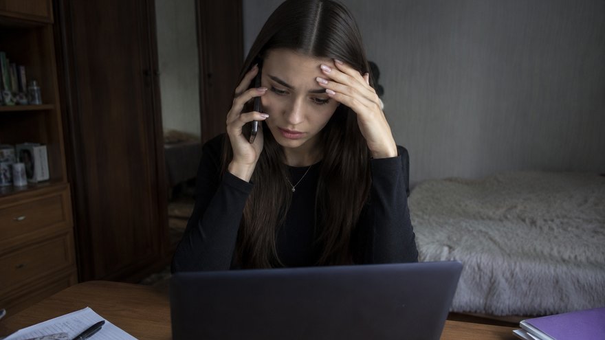 Аферисты выманили почти полмиллиона рублей у 22-летней жительницы Саратова