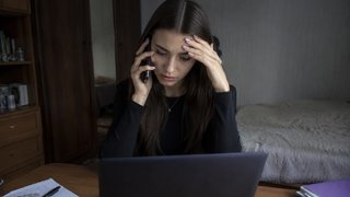 Аферисты выманили почти полмиллиона рублей у 22-летней жительницы Саратова