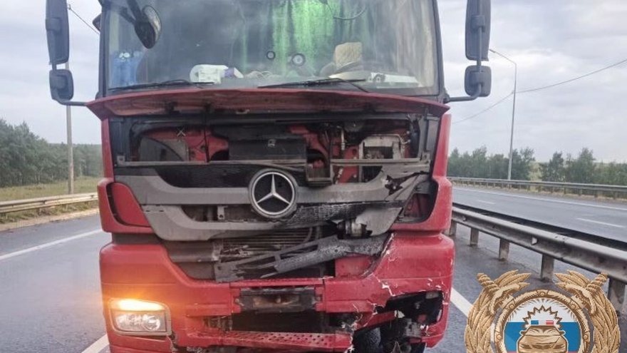 На окраине Саратова два человека разбились в ДТП с грузовиками