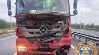 На окраине Саратова два человека разбились в ДТП с грузовиками