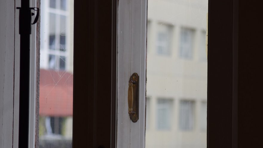 В Саратове девочку госпитализировали после падения из окна