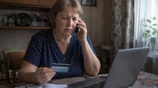 Мошенники убедили пенсионерку из Саратов инвестировать в газовую отрасль