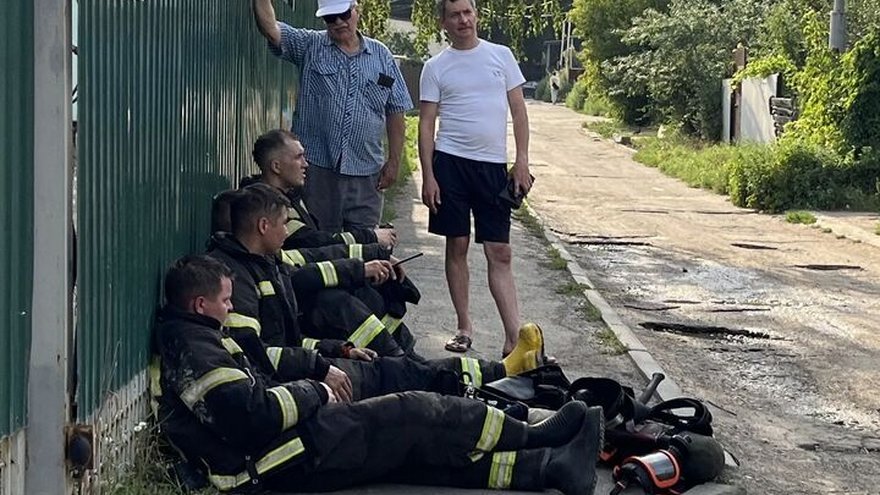 В Саратове тушили магазин Чижик и СТО
