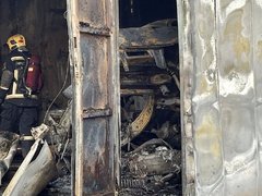 В Саратове тушили магазин Чижик и СТО