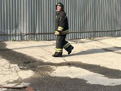 В Саратове тушили магазин Чижик и СТО