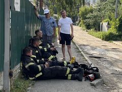 В Саратове тушили магазин Чижик и СТО