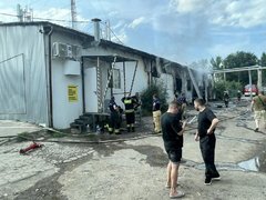 В Саратове тушили магазин Чижик и СТО
