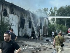 В Саратове тушили магазин Чижик и СТО