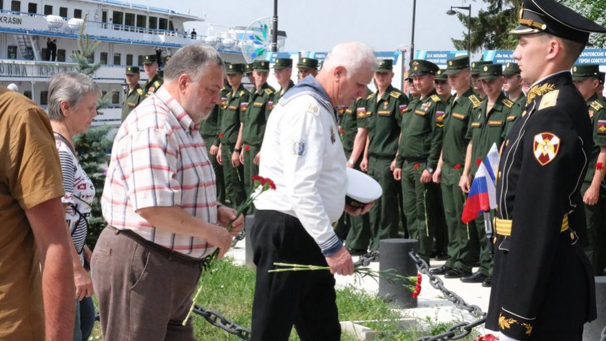 В Саратове отметили 330-летие создания Военно-морского флота России
