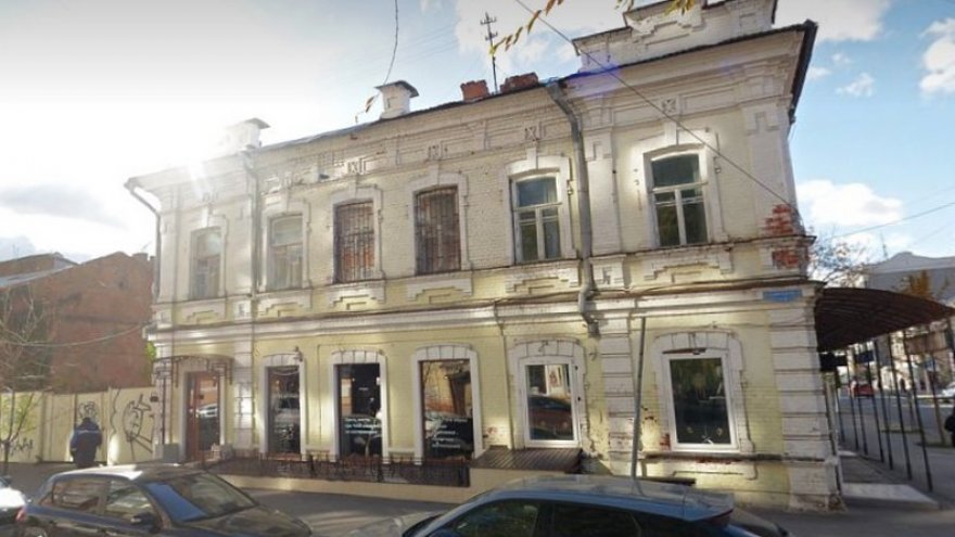 Двухэтажный дом-памятник в центре Саратова решено реконструировать
