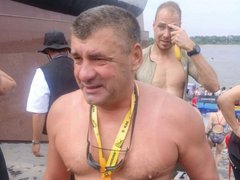 Экс-начальник полиции Саратова Чепурной дважды переплыл Волгу в Нижнем Новгороде