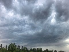 На Саратовскую область обрушился крупный град с ливнем