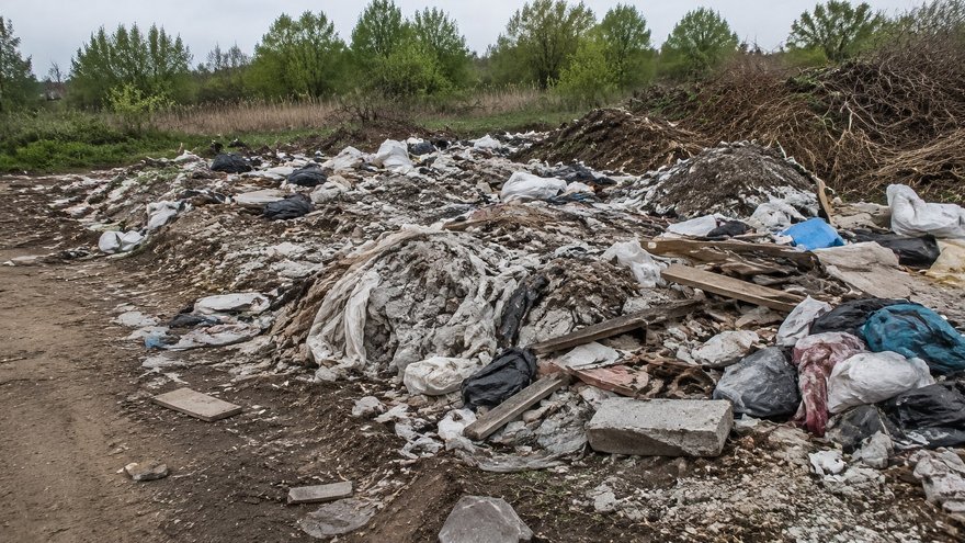 Саратовец заплатит более 132 тысяч рублей за свалку на участке