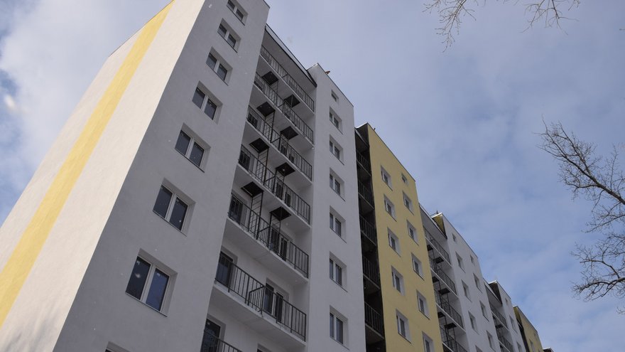 В Саратове молодой мужчина упал с высоты