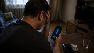 Саратовец лишился денег при попытке вызвать проститутку