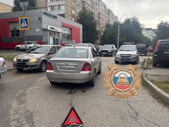 В Саратове 10-летняя девочка пострадала в столкновении легковушки с грузовиком