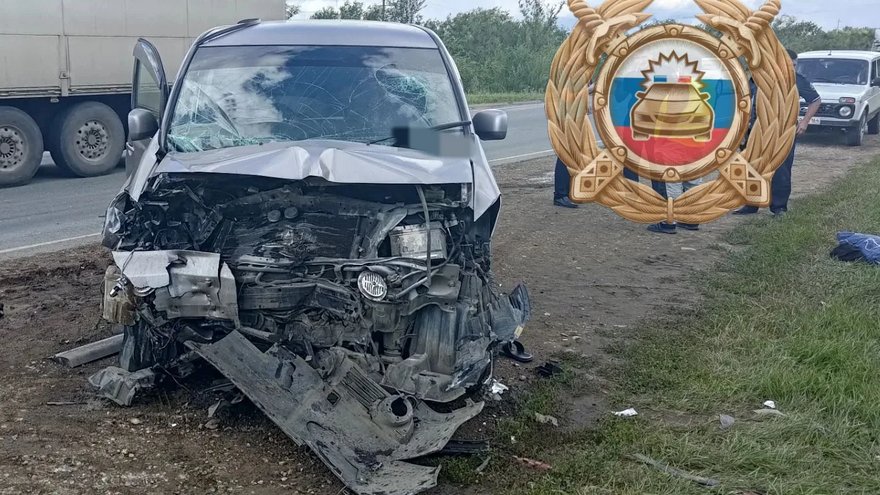 Две девочки и трое взрослых разбились в лобовом ДТП под Саратовом