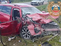 Две девочки и трое взрослых разбились в лобовом ДТП под Саратовом