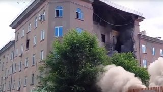 Возле обрушившегося дома в Саратове перекрыли дорогу