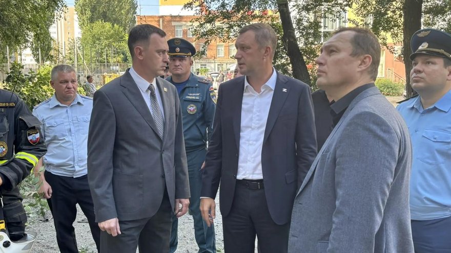 При налете БПЛА на Энгельс поврежден многоквартирный дом: жильцам пообещали помощь