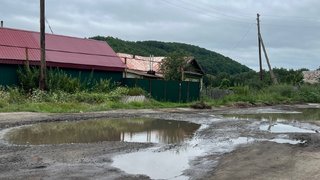 Дырявая мельница, дороги, туалеты и мусор: жители пожаловались на благоустройство села Лох в Саратовской области