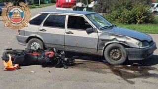 Подросток на легковушке сбил 17-летнюю мотоциклистку