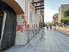 В центре Саратова огородили аварийный дореволюционный дом