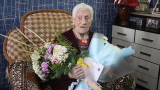Строила железную дорогу, работала в разрушенном Сталинграде, родила четырех детей: труженица тыла Мария Свинцова отметила 103-й день рождения