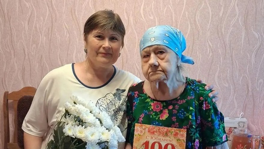 Президент поздравил со 100-летием труженицу тыла из Саратовской области
