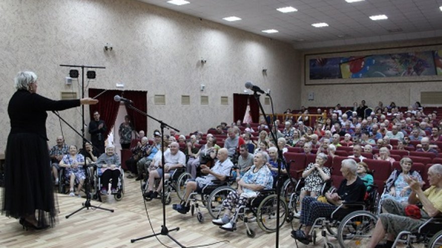 В Энгельсском доме-интернате прошел благотворительный концерт музыкантов Национального филармонического оркестра России