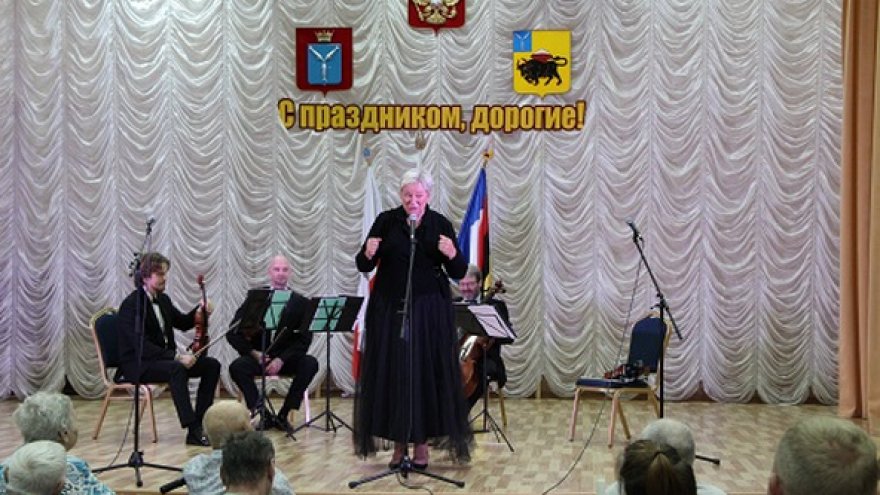 В Энгельсском доме-интернате прошел благотворительный концерт музыкантов Национального филармонического оркестра России