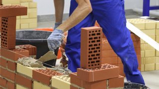 Суд заставил работать молодого мошенника из Саратова