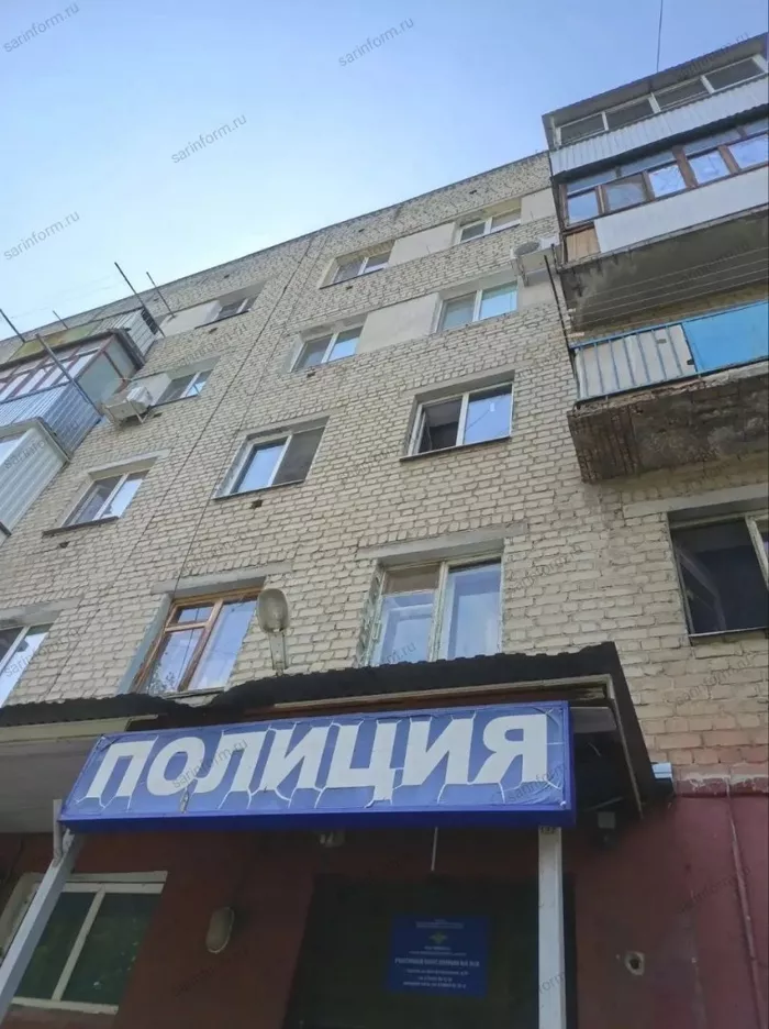 В Саратове ребенок упал с 3 этажа на козырек отдела полиции